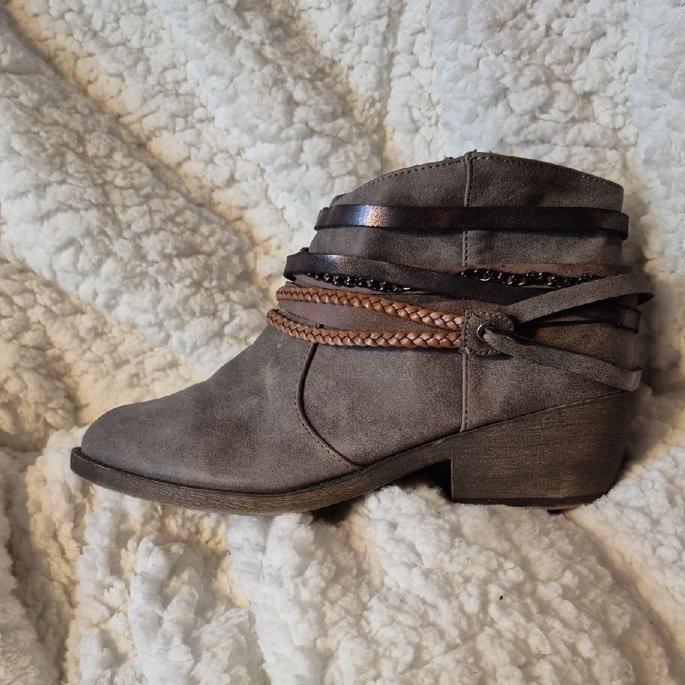 SO Women's 9 Greyish Zip Bootie